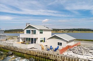 2507 W Beach Road, Oak Harbor, WA 98277
