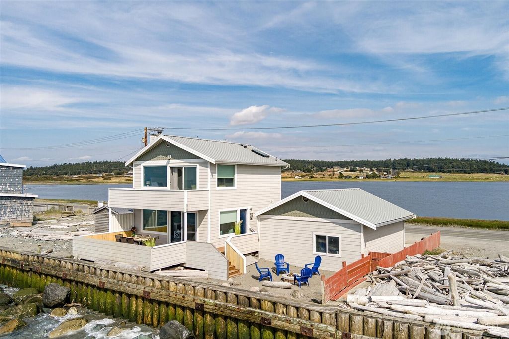 2507 W Beach Road, Oak Harbor, WA 98277