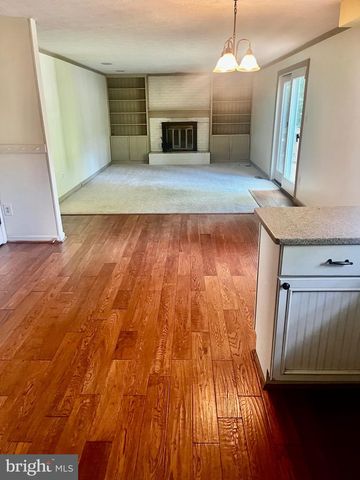 15404 BEACHVIEW DR, Montclair, VA 22025
