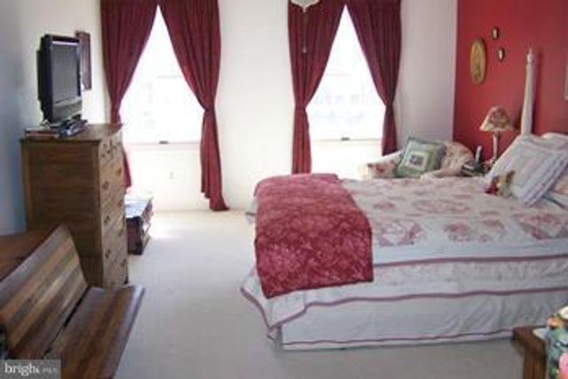 15404 BEACHVIEW DR, Montclair, VA 22025