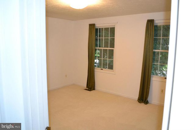 15404 BEACHVIEW DR, Montclair, VA 22025