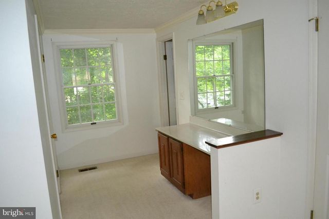15404 BEACHVIEW DR, Montclair, VA 22025