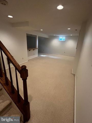 15404 BEACHVIEW DR, Montclair, VA 22025