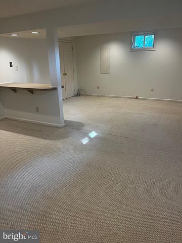 15404 BEACHVIEW DR, Montclair, VA 22025