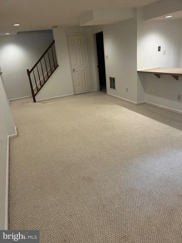 15404 BEACHVIEW DR, Montclair, VA 22025