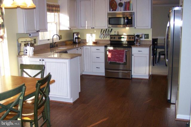 15404 BEACHVIEW DR, Montclair, VA 22025