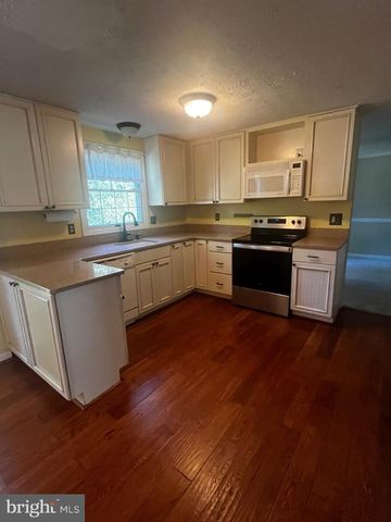 15404 BEACHVIEW DR, Montclair, VA 22025