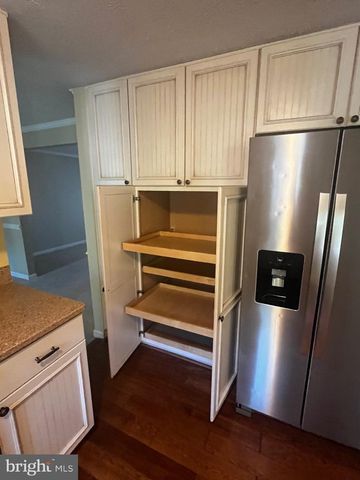 15404 BEACHVIEW DR, Montclair, VA 22025