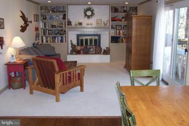 15404 BEACHVIEW DR, Montclair, VA 22025