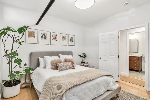 12 Gibbs Street B, Brookline, MA 02446