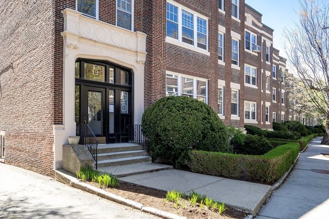 12 Gibbs Street B, Brookline, MA 02446