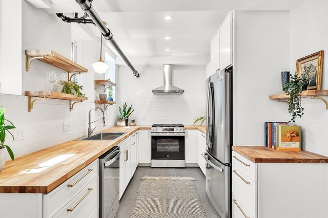 12 Gibbs Street B, Brookline, MA 02446