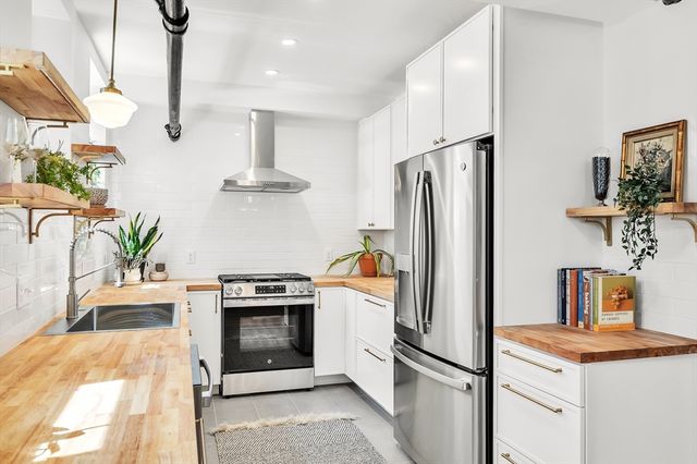 12 Gibbs Street B, Brookline, MA 02446