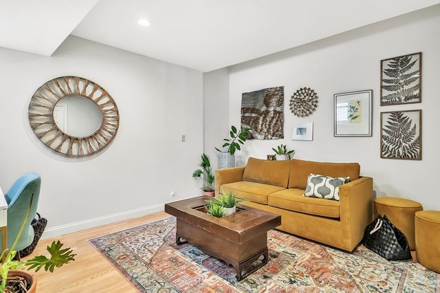 12 Gibbs Street B, Brookline, MA 02446