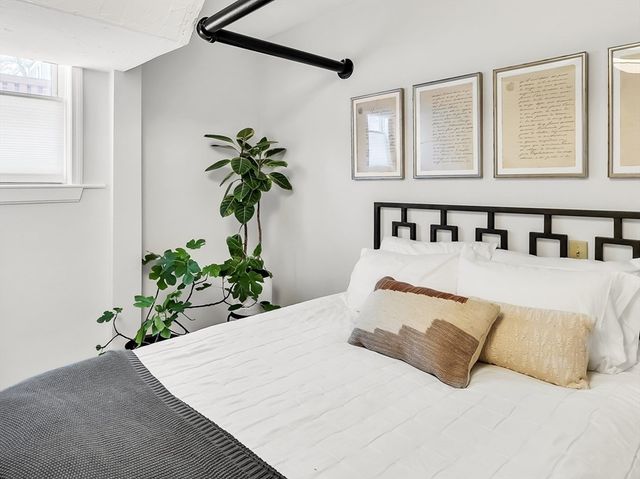 12 Gibbs Street B, Brookline, MA 02446