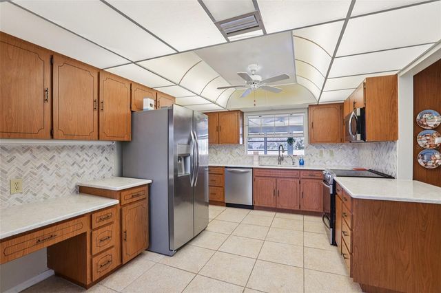 407 STONEHAM DRIVE, Sun City Center, FL 33573