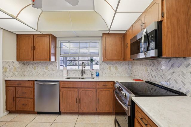 407 STONEHAM DRIVE, Sun City Center, FL 33573