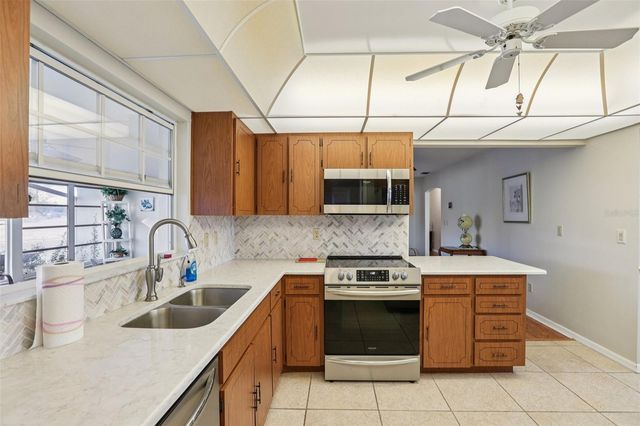 407 STONEHAM DRIVE, Sun City Center, FL 33573