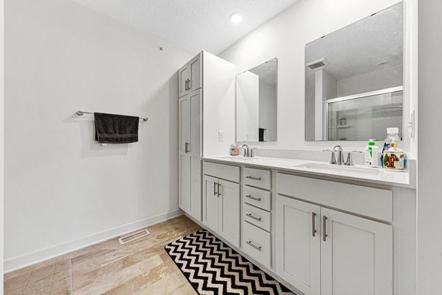 2006 Tyrone Drive, Shakopee, MN 55379