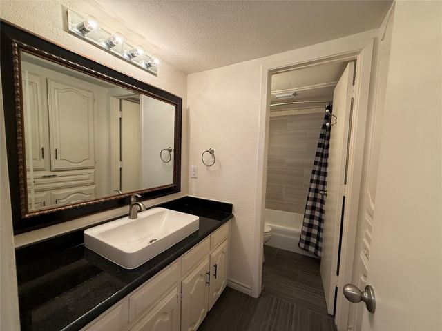 3175 Golden Oak Court, Farmers Branch, TX 75234