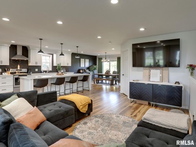 1433 Hemingway Drive, Quincy, IL 62305