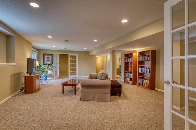 8014 Summit Street, Lenexa, KS 66215