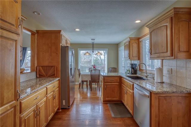 8014 Summit Street, Lenexa, KS 66215