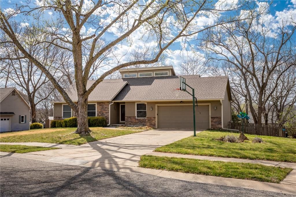 8014 Summit Street, Lenexa, KS 66215