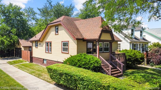 1449 Wayburn Street, Grosse Pointe, MI 48230
