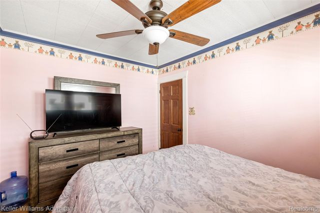 1449 Wayburn Street, Grosse Pointe, MI 48230