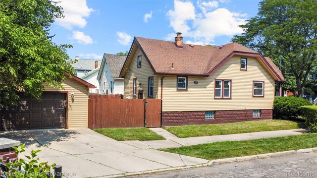 1449 Wayburn Street, Grosse Pointe, MI 48230