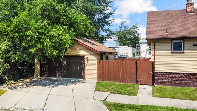 1449 Wayburn Street, Grosse Pointe, MI 48230