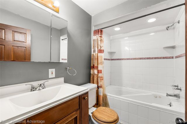 1449 Wayburn Street, Grosse Pointe, MI 48230