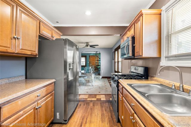 1449 Wayburn Street, Grosse Pointe, MI 48230