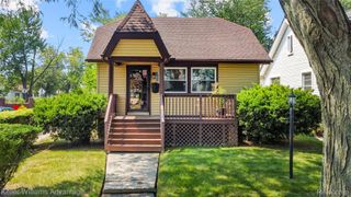1449 Wayburn Street, Grosse Pointe, MI 48230