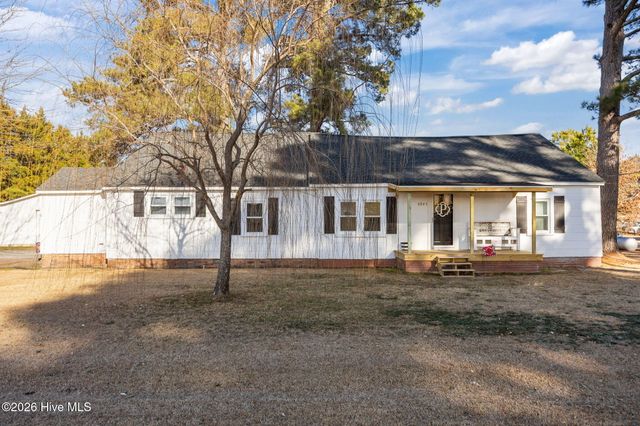 5947 Elks Road, Grimesland, NC 27837