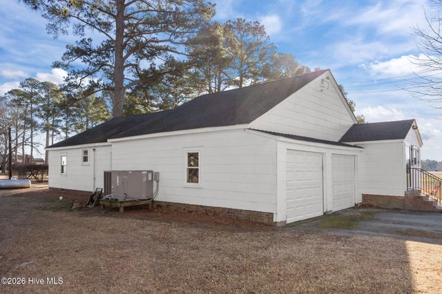 5947 Elks Road, Grimesland, NC 27837