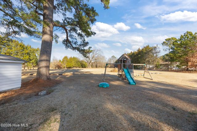 5947 Elks Road, Grimesland, NC 27837