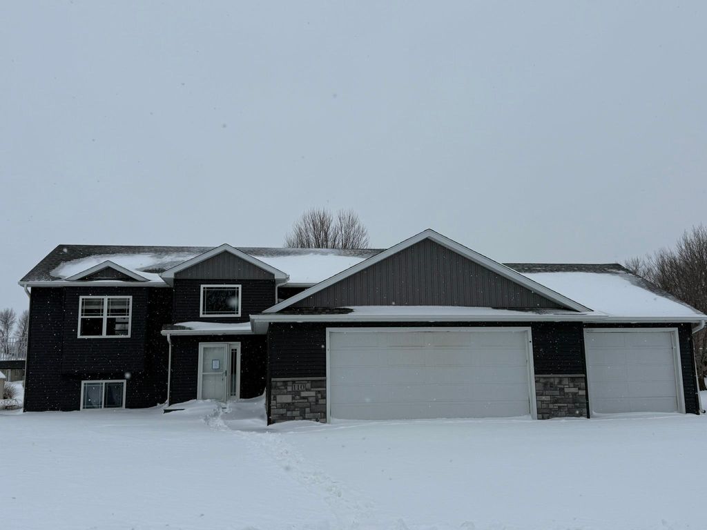 110 4th Place SW, Geneva, MN 56035