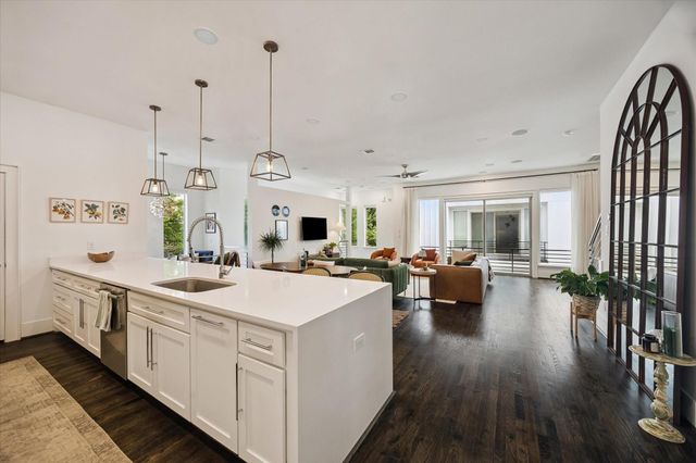 2007 Brun Street C, Houston, TX 77019
