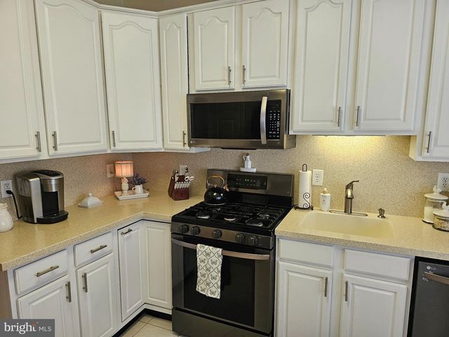 25 CHICKADEE WAY, Hamilton, NJ 08690
