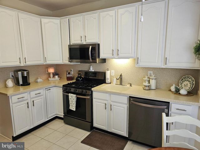 25 CHICKADEE WAY, Hamilton, NJ 08690