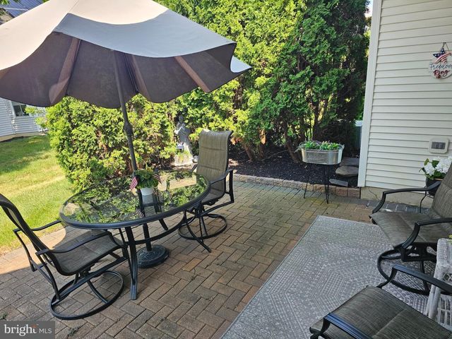 25 CHICKADEE WAY, Hamilton, NJ 08690