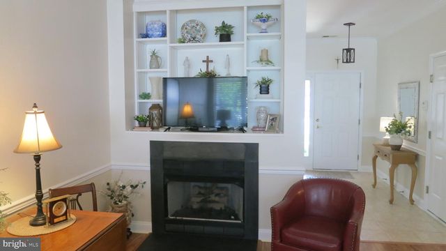 25 CHICKADEE WAY, Hamilton, NJ 08690