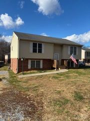104 Creston Oaks Court, Forest, VA 24551