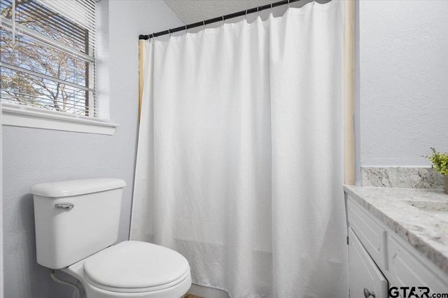 897 Christopher Dr, Whitehouse, TX 75791