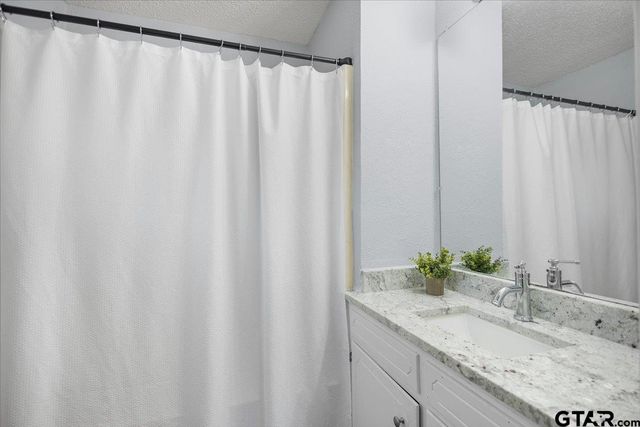 897 Christopher Dr, Whitehouse, TX 75791