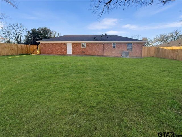 897 Christopher Dr, Whitehouse, TX 75791