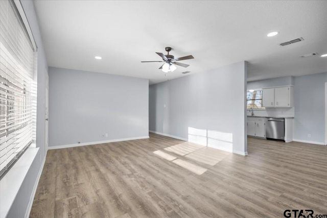 897 Christopher Dr, Whitehouse, TX 75791