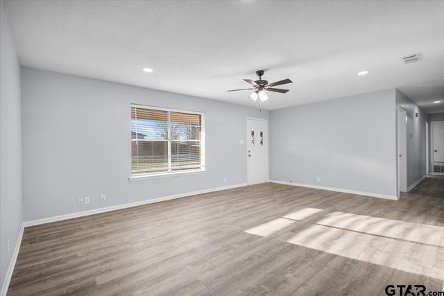 897 Christopher Dr, Whitehouse, TX 75791